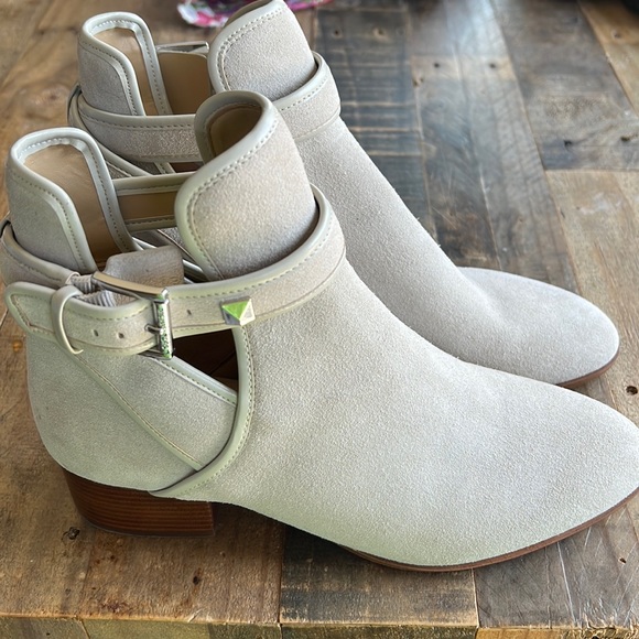MICHAEL Michael Kors Shoes - Micheal Kors BRITTON BOOTIE Size 8 light suede